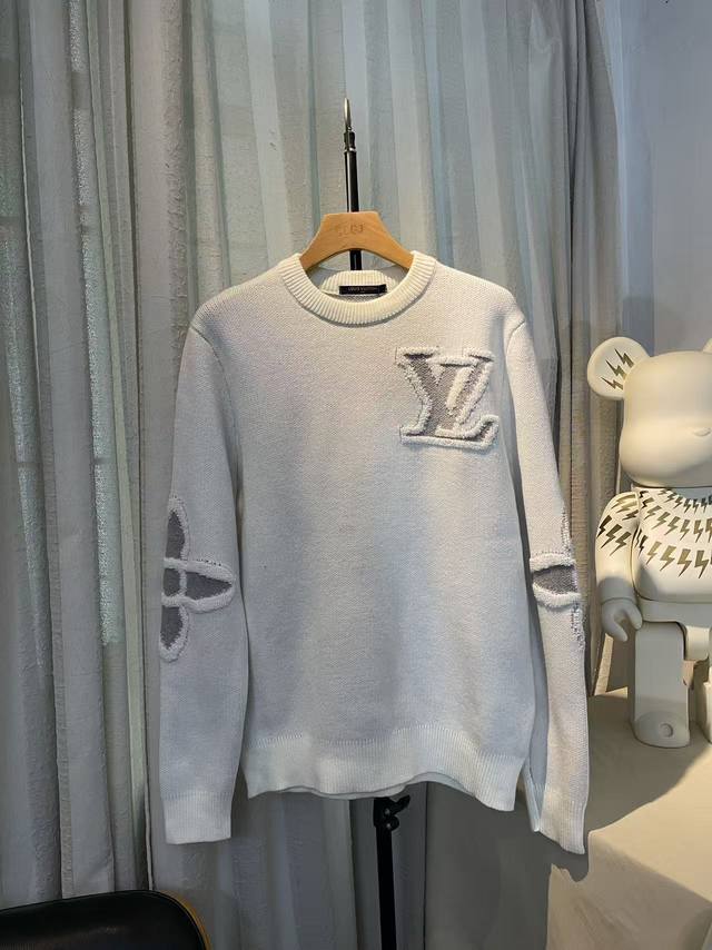 Real shot top version. Official website quality. Item number: T98. #Louis Button