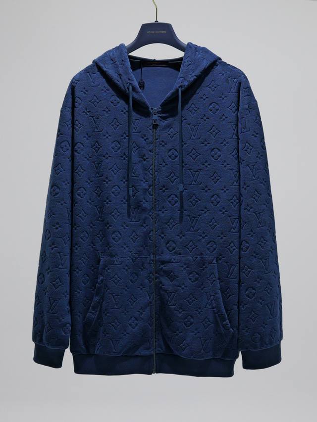 Differentiation from Standard New Arrival This deep navy blue zip-up hoodie is