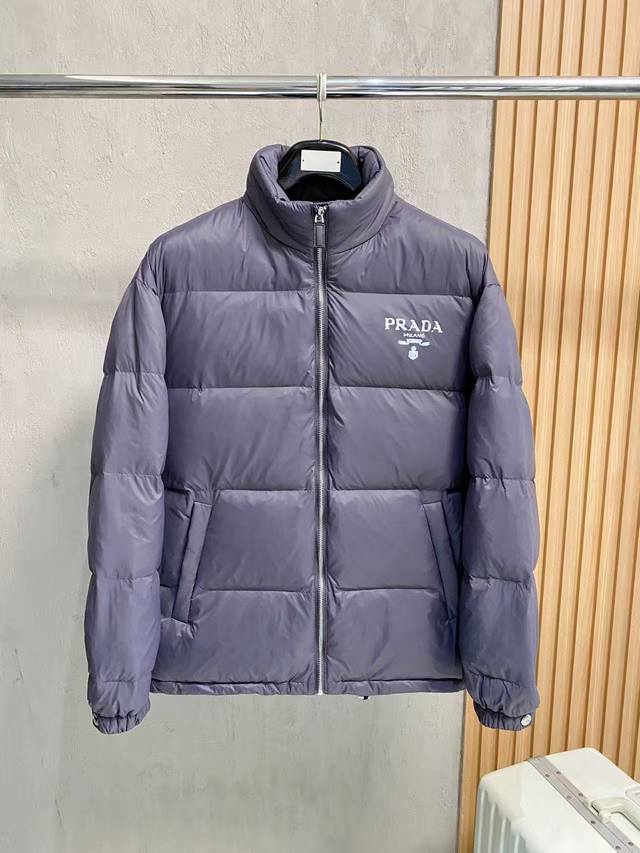 Prada, 2025 latest lightweight down jacket. Soft and comfortable fabric. Excell