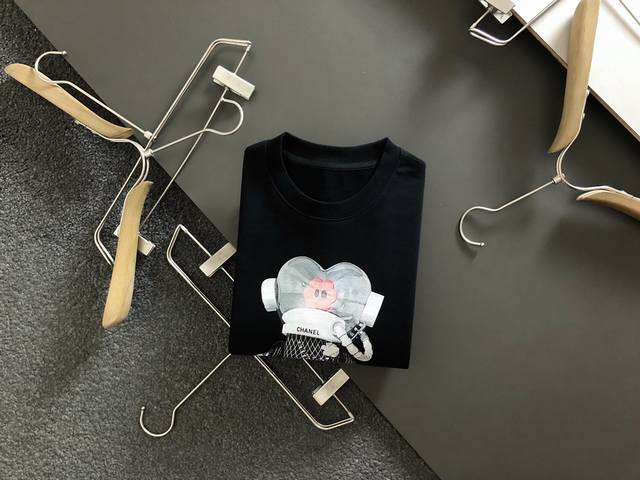 Chanel Fall/Winter Unisex Couple Style Long-Sleeved Sweatshirt, latest trade ord