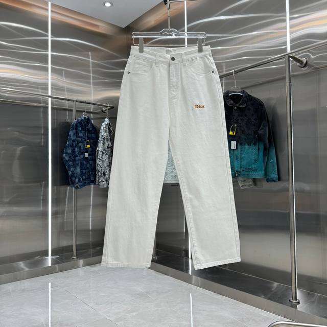 Dior straight-leg jeans with letter print on the back pocket. Available in diff