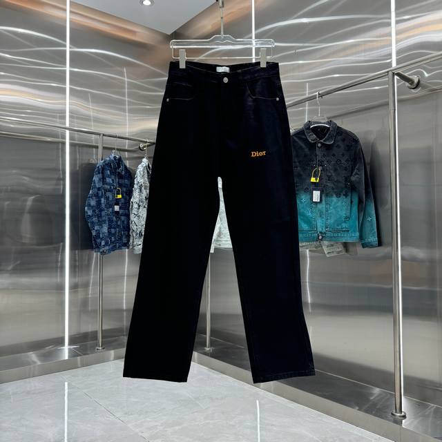 Dior straight-leg jeans with letter print on the back pocket. Available in diff