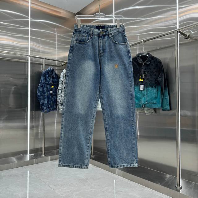 Lv Louis Vuitton straight-leg jeans with letter print on the back pocket. Availa