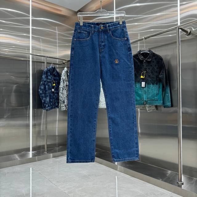 Lv Louis Vuitton straight-leg jeans with letter print on the back pocket. Availa