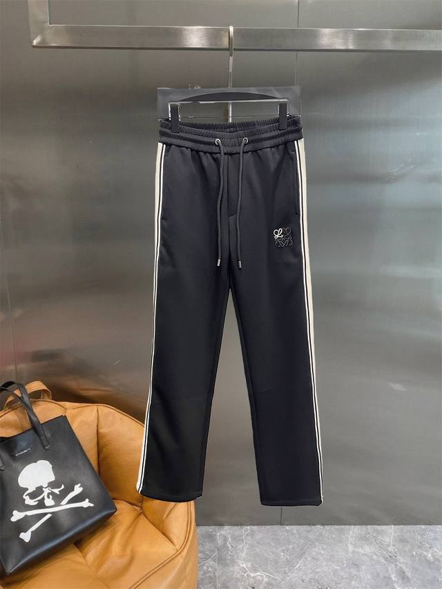Loewe classic logo casual trousers, made with custom fabric, extremely comfortab