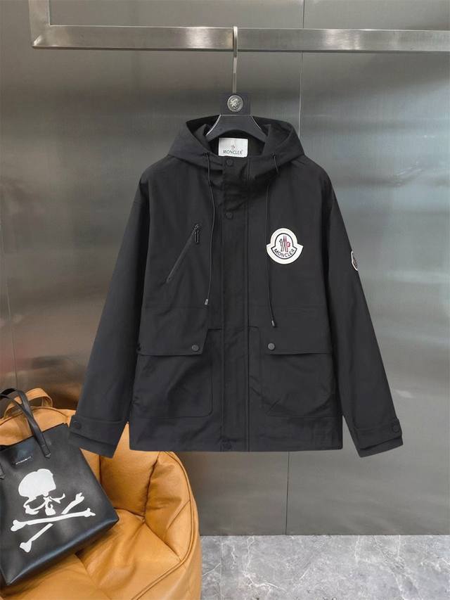 Same style as Moncler's official website, complete with all three tags, early r
