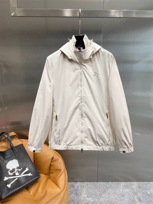 Same style as Burberry official website, complete with all three tags, early re