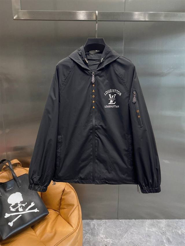 Same style as Louis Vuitton's official website, complete with all three tags, e