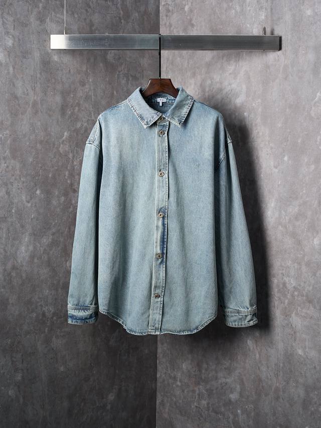 Real item hanging photo: Loewe laser-burnout lapel long-sleeved denim jacket. Si