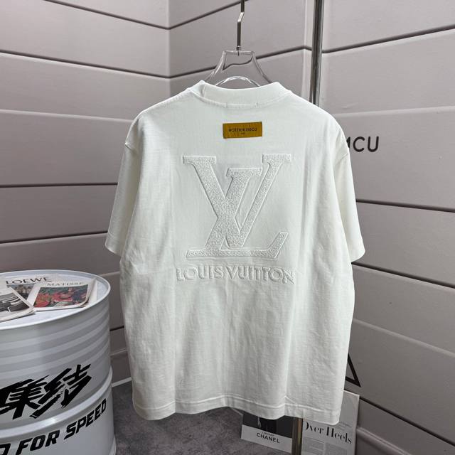 LV Louis*2025 Spring/Summer New Personalized Vacuum Embroidered Letter Round Nec