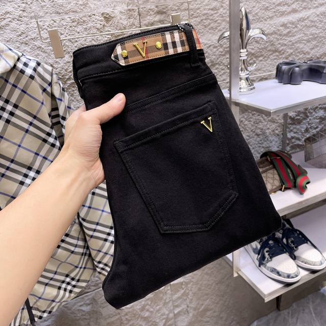 Burberry 2025 Autumn/Winter New Arrival High-End Jeans, Original European Quali