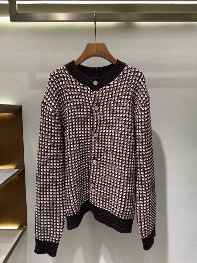 Lv Chunky Knit Wool Cardigan This chunky knit wool cardigan can be worn as a lig