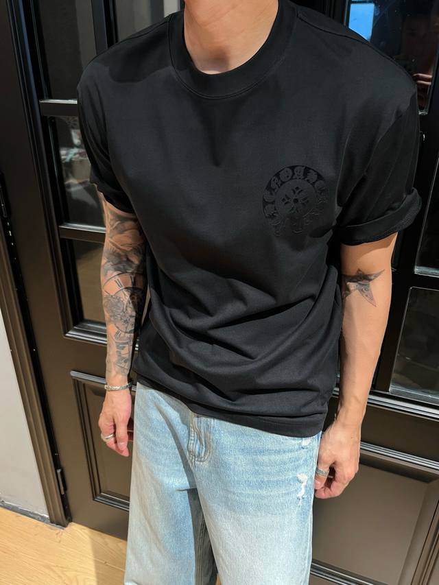 Chrome Hearts summer T-shirts are going crazy! Featuring a Sanskrit horseshoe p