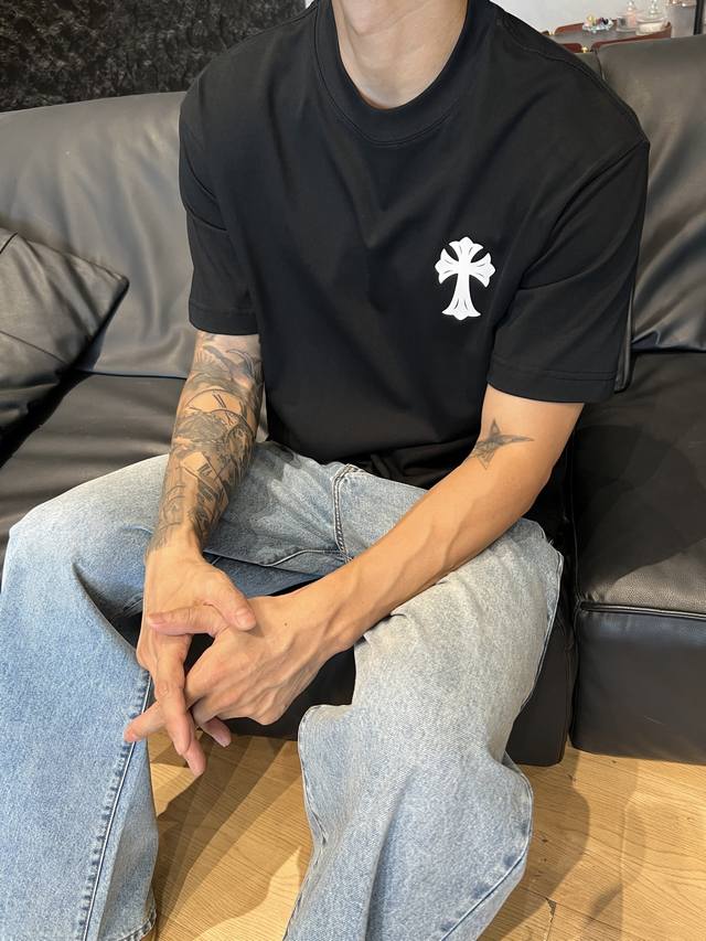 Chrome Hearts Summer New Arrival T-Shirt! This crew neck short-sleeved T-shirt