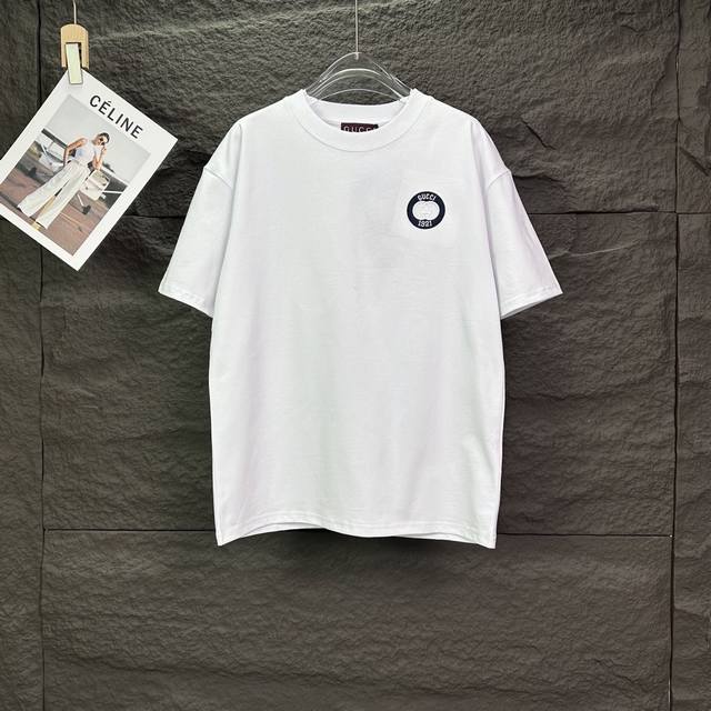 Gucci 2026 New Embroidered Badge Letter Logo Couple Short-Sleeve T-Shirt. High-q