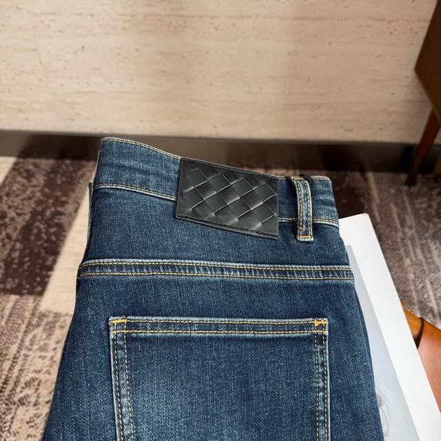 Bv25S Men's Straight Leg Jeans for Spring and Autumn. Made of cotton denim, thes