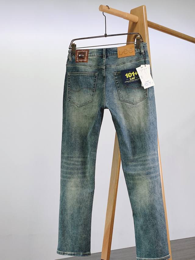 Lee 2025 Spring/Summer New Arrival. Selected premium denim jeans with a distress