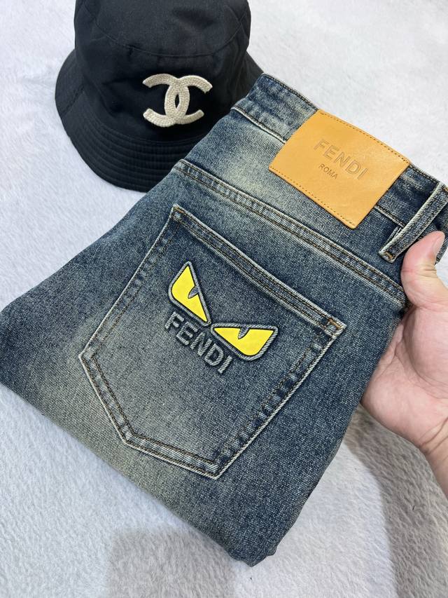 Fenjia Spring/Summer Men's Casual Jeans....... Made with custom-supplied denim