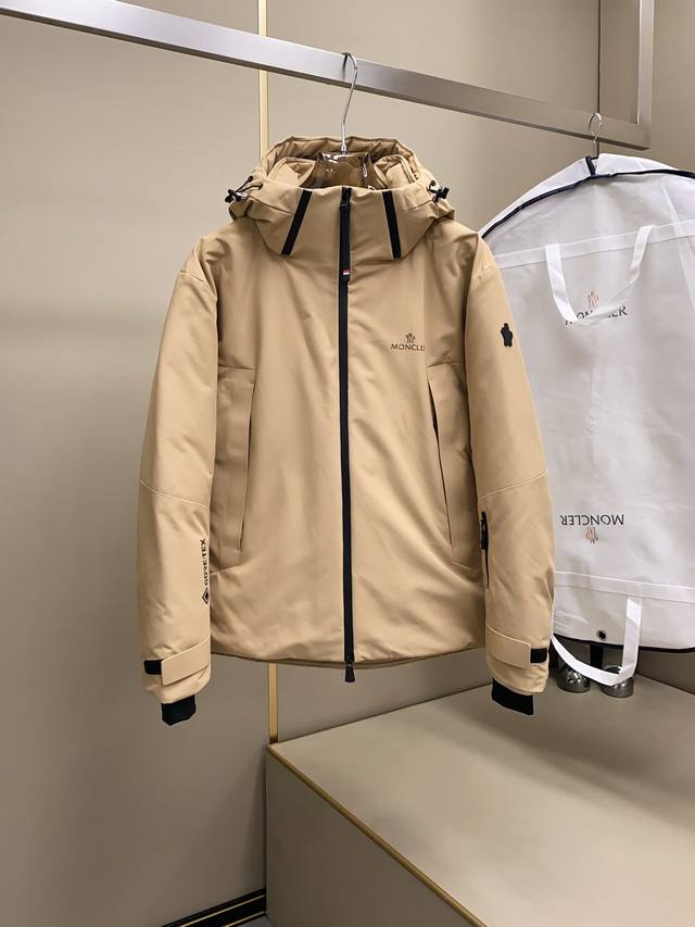 High-end down jacket, original price now on sale for 580, no returns or exchang
