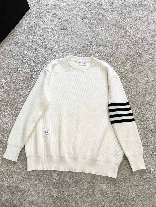 Tb Classic crew neck pullover sweater, close-fitting and comfortable, elongating