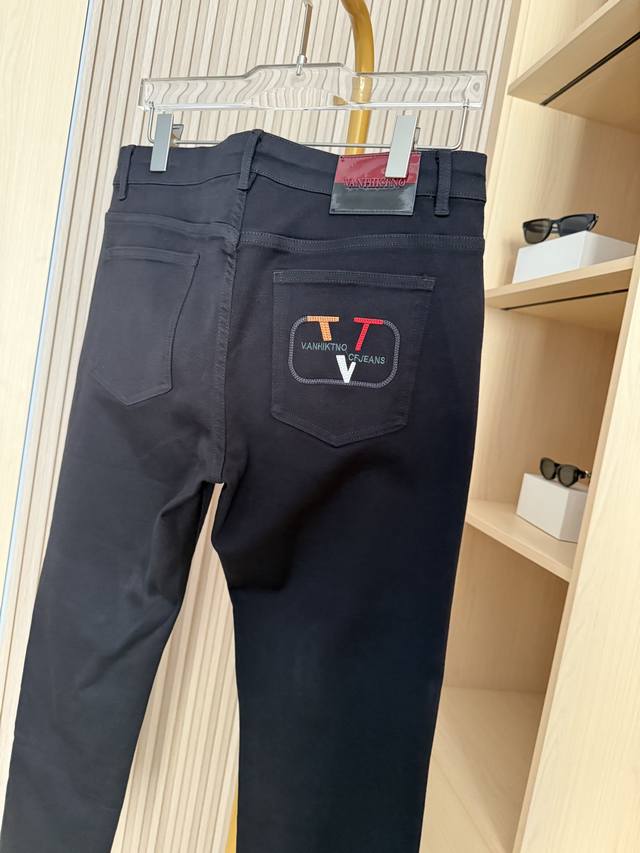 Valentino - 2025 New Arrival Jeans! Featuring colorful embroidered brand letter