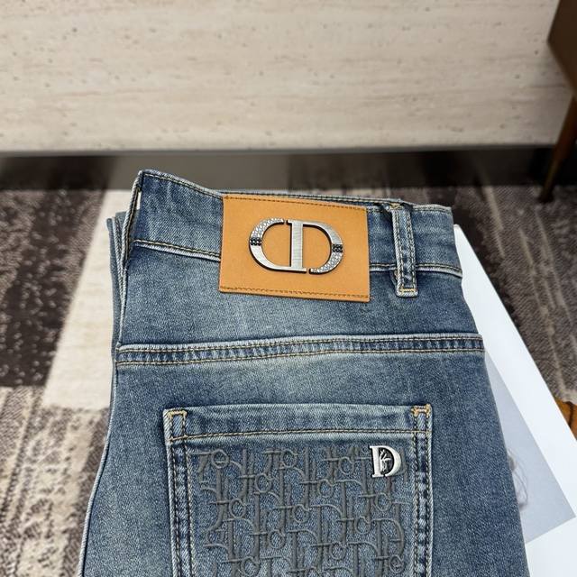 Cd25S Men's Straight Leg Jeans for Spring and Autumn. Made of cotton denim, thes