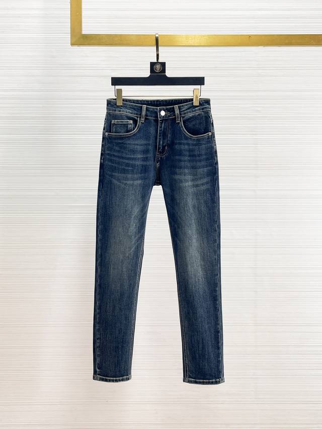 Loewe 40 Autumn/Winter New Arrival Washed Jeans. High-elasticity fabric, import