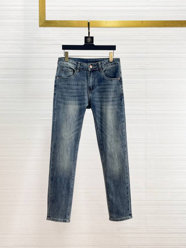 Loewe 40 Autumn/Winter New Arrival Washed Jeans. High-elasticity fabric, import