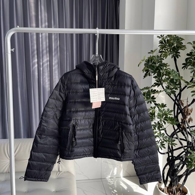 Miumiu A new black color has been added, making it even more trendy and versatil