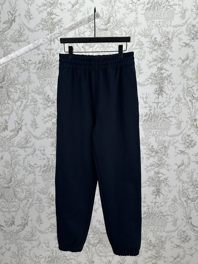 Burberry 25Ss New Cotton Joggers are crafted from lightweight fleece cotton fab