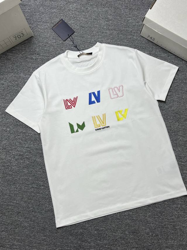 Lv Short-sleeved T-shirt Colors: Black, White Craftsmanship: Colorful letter emb