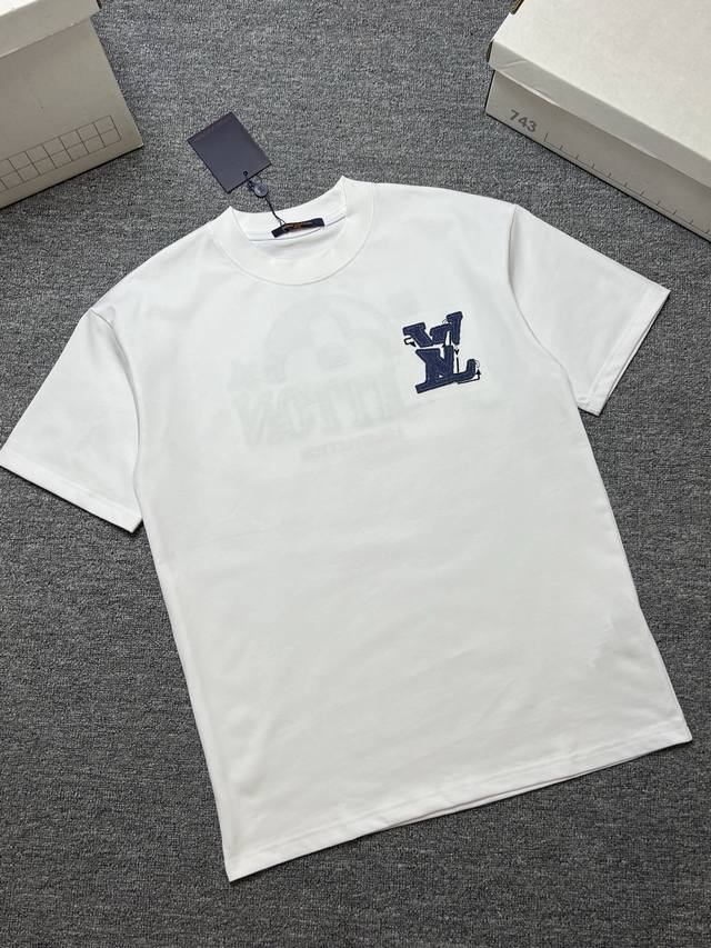 Lv Short-sleeved T-shirt This style is more expensive due to its heavy-duty desi