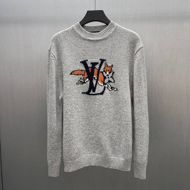Lu Fox Knit Crew Neck Sweater Size: S-XL This long-sleeved chunky knit crew neck