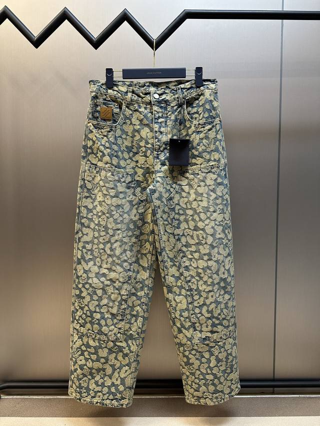 Lv Nigo Jacquard Cargo Jeans This washed cargo jeans is from the Autumn/Winter c