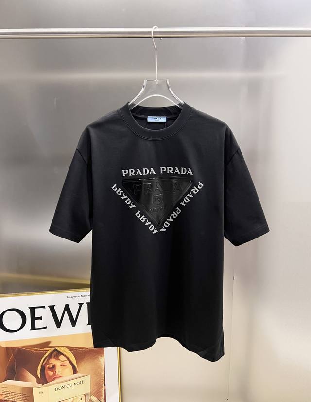 Prada 2025 Autumn/Winter New Short-Sleeve T-Shirt, Unique Classic 3D Letter Glo