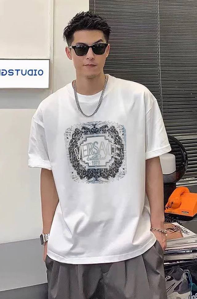 New Versace trendy T-shirt. Unisex! Features letter graphics and heat transfer