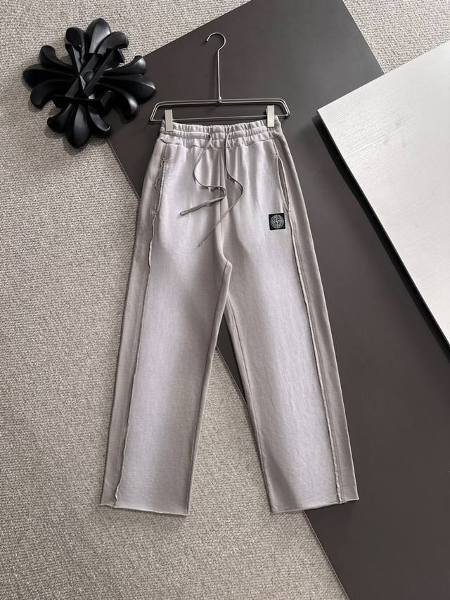 Ships the next day. Stone Island exclusive first release of 25Ss Autumn/Winter