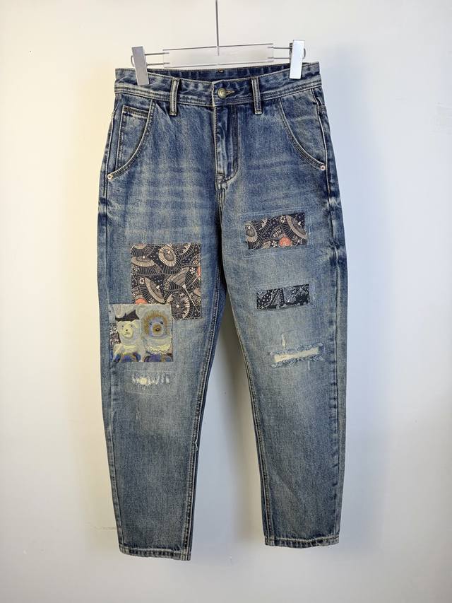 Fendi 2025 All-Year Classic Straight Leg Jeans, a trendy and luxurious everyday