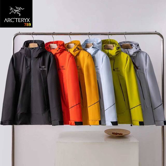 Arc'teryx Couple 3-in-1 Windbreaker I didn't know how good windbreakers were wh