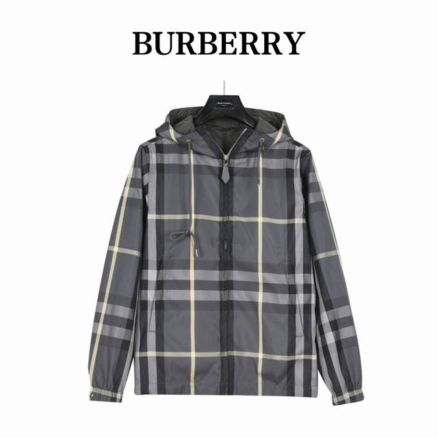 Burberry 23Ss Reversible Hooded Check Jacket. The A-side features a solid color