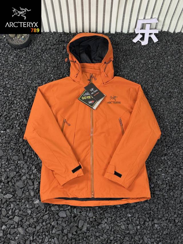 Arc'teryx Fall/Winter Classic Outdoor Protective Jacket with High-Tech Insulatio