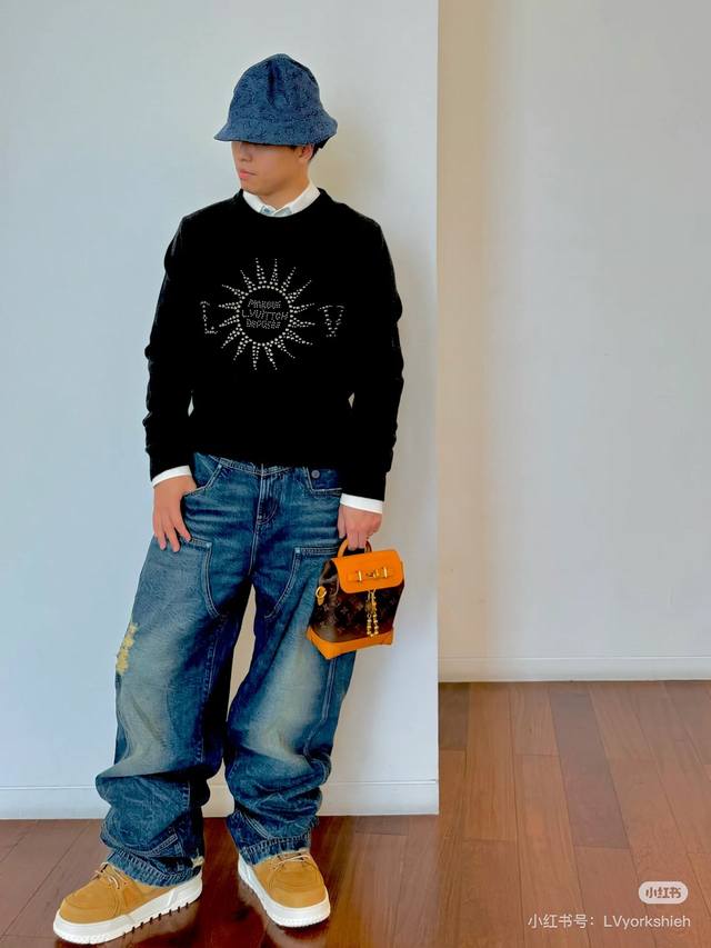 Model Image Style Number: D112 Louis Vuitton Sunbeaded Wool Pullover Description