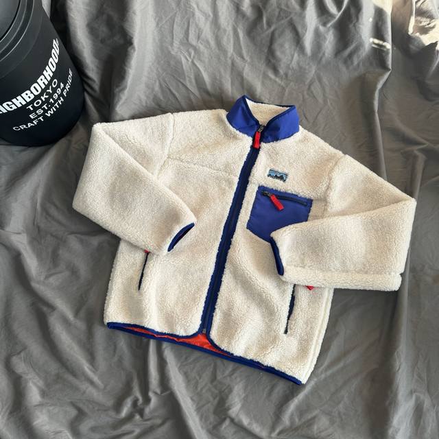 Patagonia (Gd style) color-blocked fleece coat. Sizes: S/M/XL. Sizes: S (Chest 1