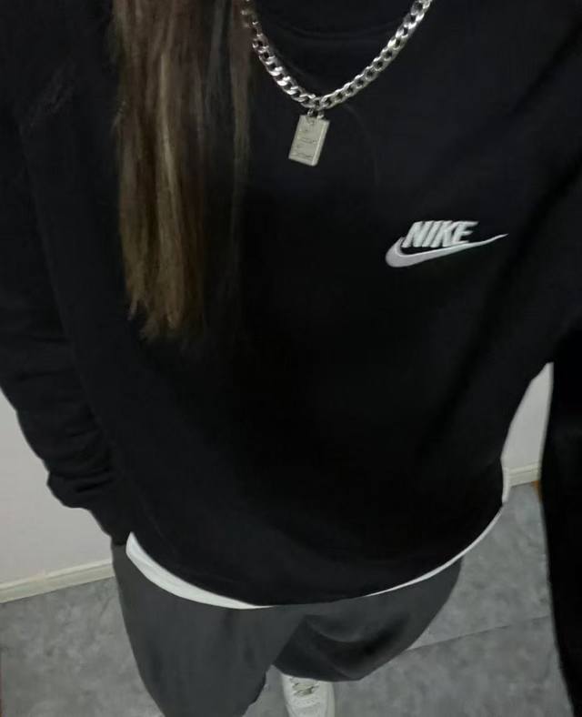 Heavyweight embroidery available! Also available in a fleece-lined version +10.