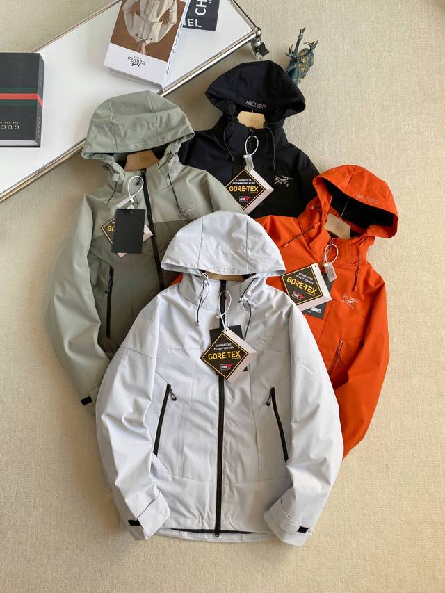 New Arrival Real Shot Photos High-Quality Lightweight Hardshell Outdoor Jacket!