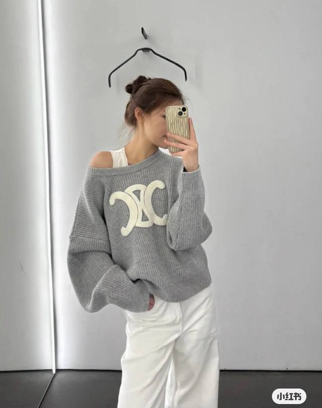 Model Image Style Number D111 Celine Towel Embroidered Crew Neck Sweater This Ce