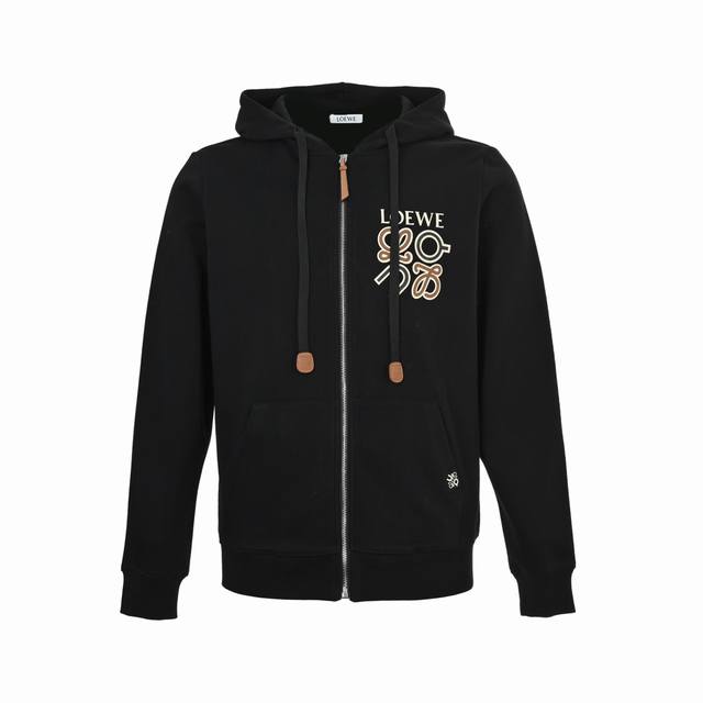 Exquisitely Retouched Photos, Worry-Free After-Sales Service. Loewe Running Col