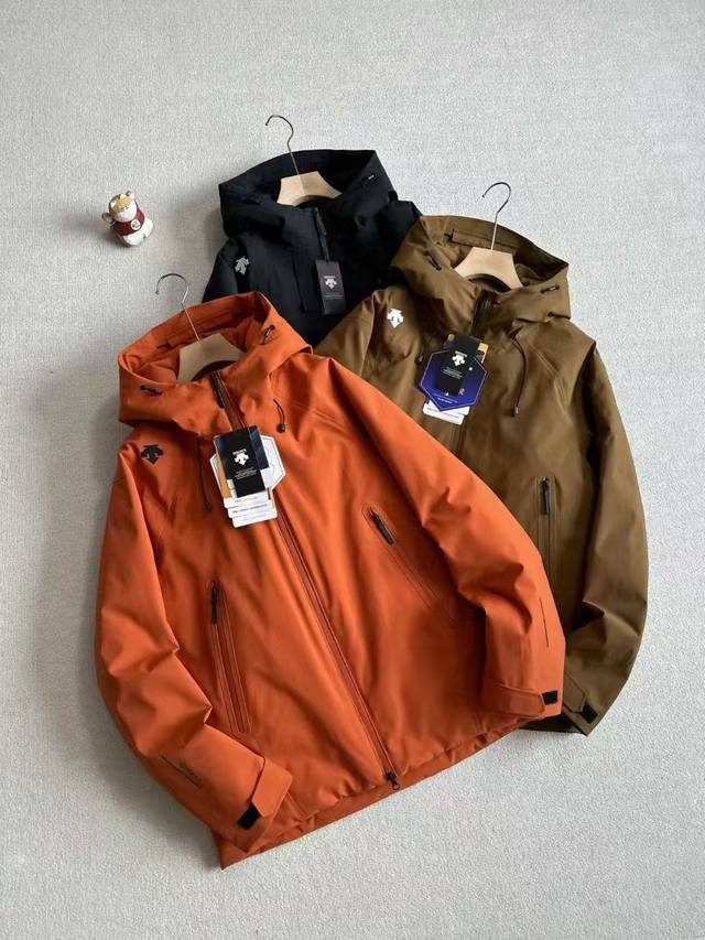 Descente Running Series Lightweight Down Jacket for Men. Available simultaneousl