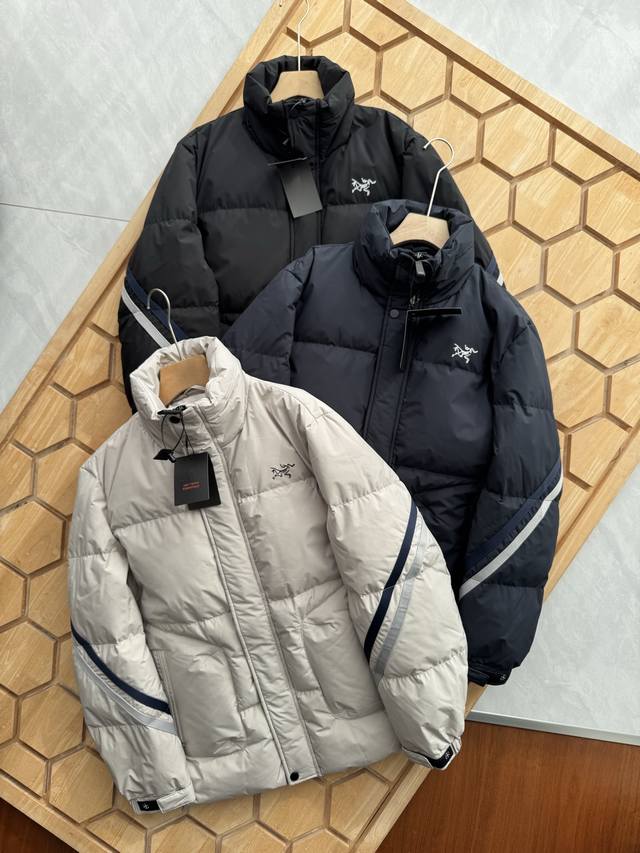 Arc'teryx Winter Plus Size Down Jacket: Trendy Color Blocking and Robust Warmth