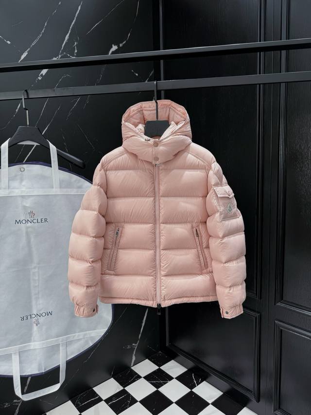 Moncler Maya, Eason Chan's same style, pink. Sizes: 0, 1, 2, 3. Description: In